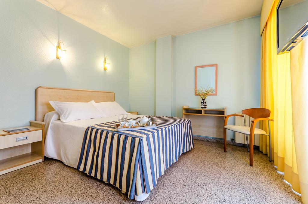 Hotel Mediterráneo Guardamar del Segura Buitenkant foto