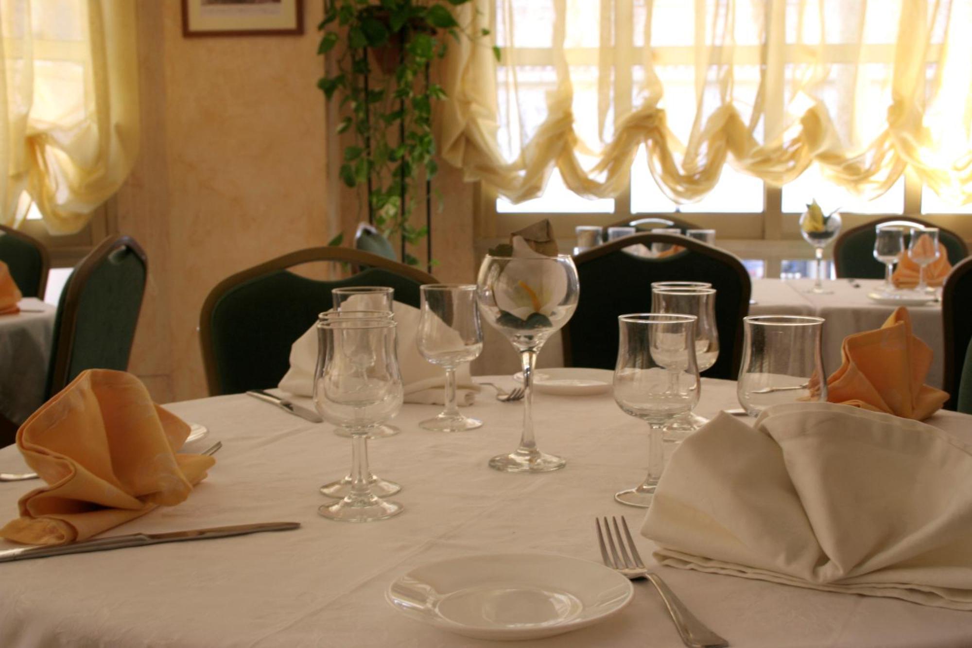 Hotel Mediterráneo Guardamar del Segura Buitenkant foto